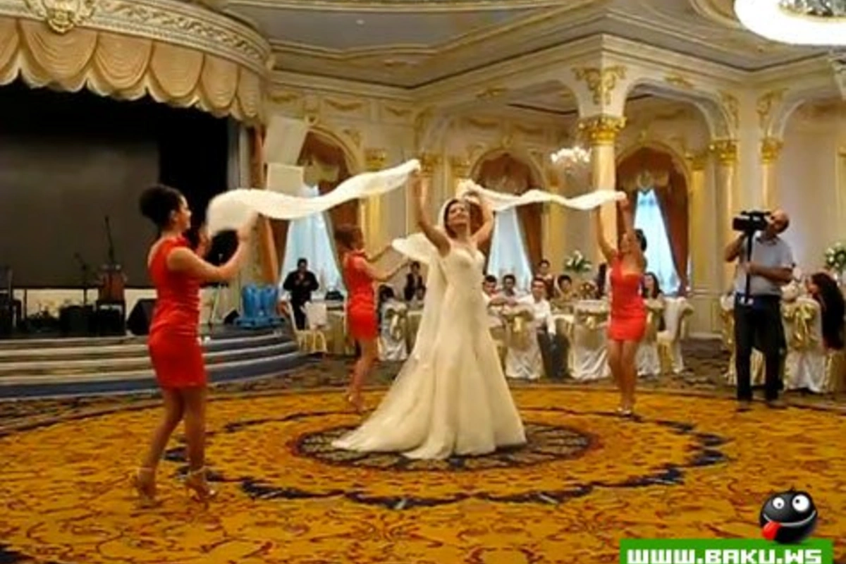 Erməni toyunda milli rəqsimiz - video