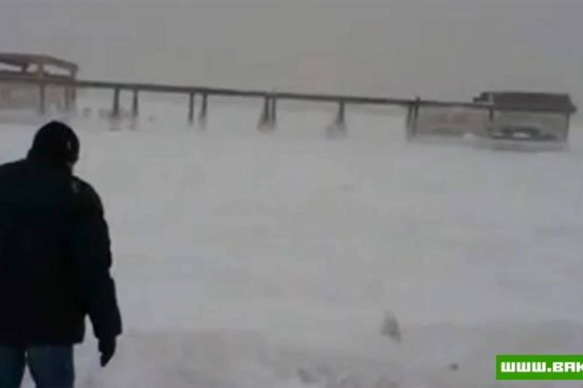 В Новханах замерзло море [видео]