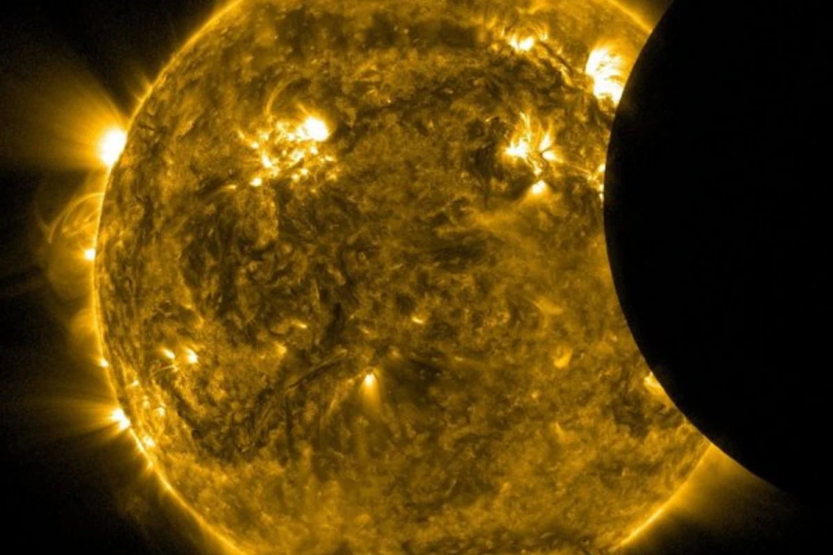 Луна закрывает Солнце, 21 февраля 2012 г [видео]