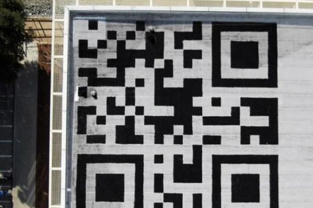 Огромный QR-код на крыше штаб-квартиры Facebook