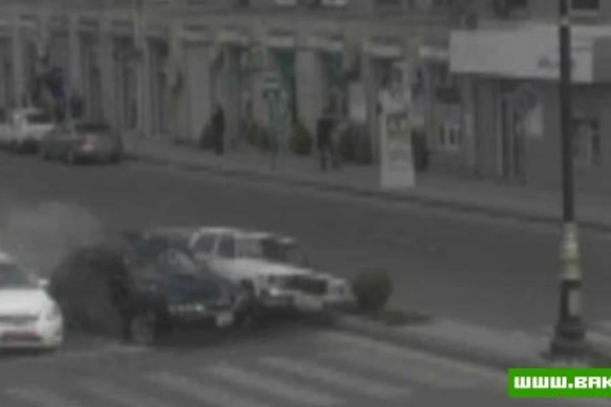Шокирующие кадры ДТП на дорогах Баку [видео]