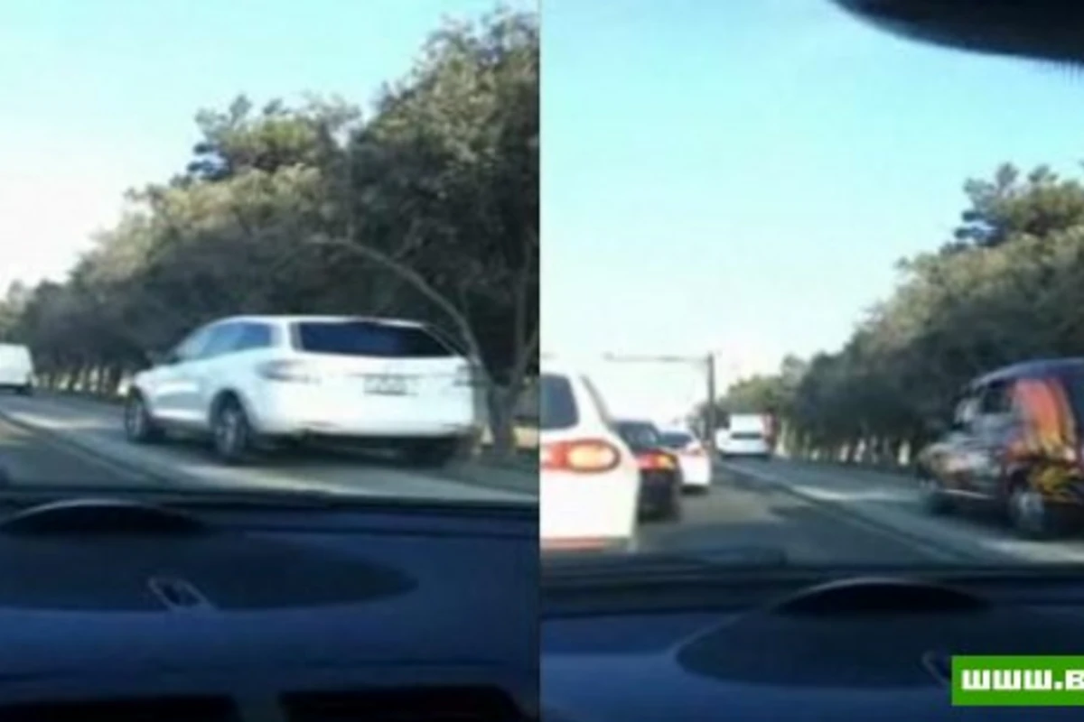 В Баку автомобили устроили беспрецедентную гонку по тротуару