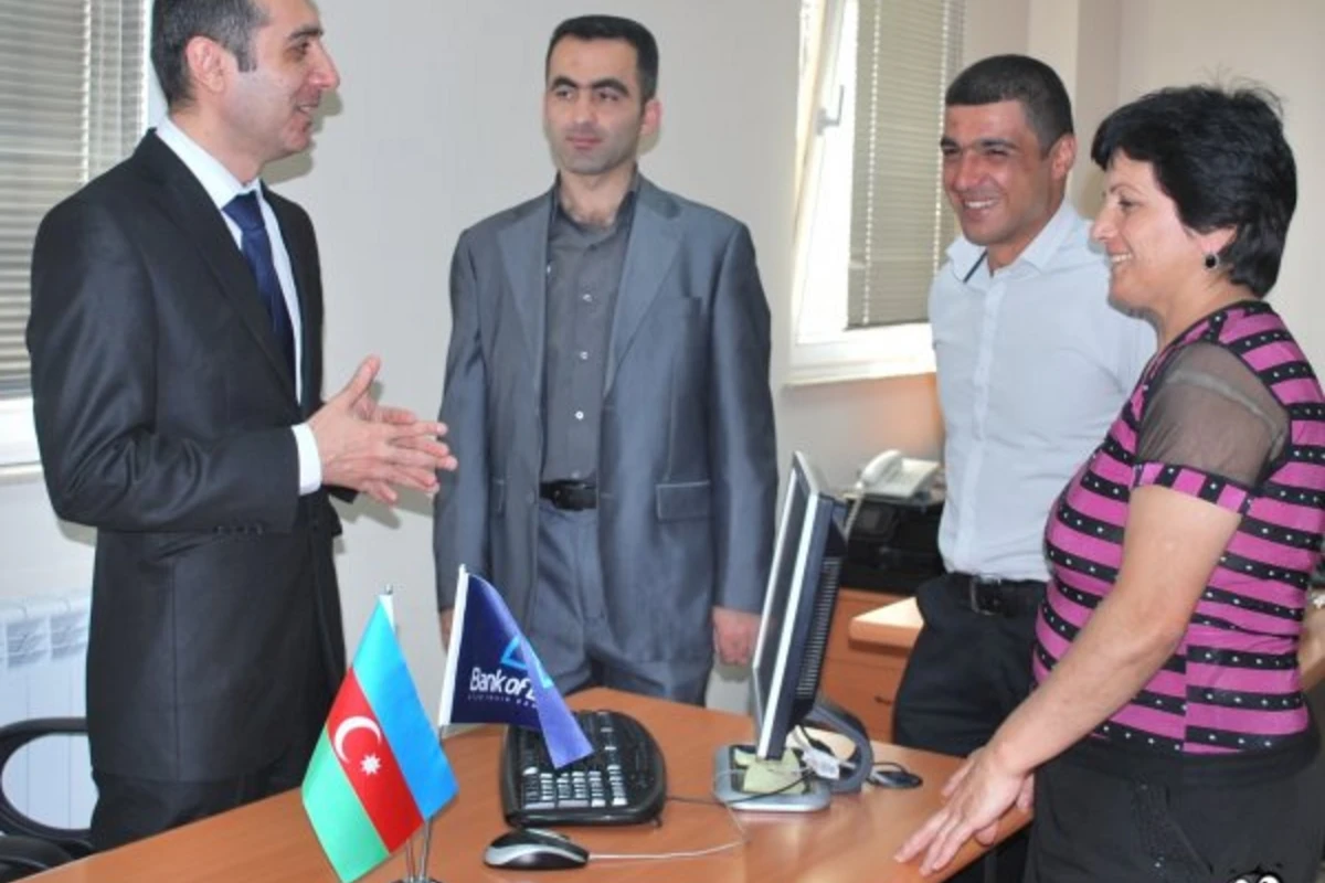 Bank of Baku оказал помощь вынужденным переселенцам из Шуши.