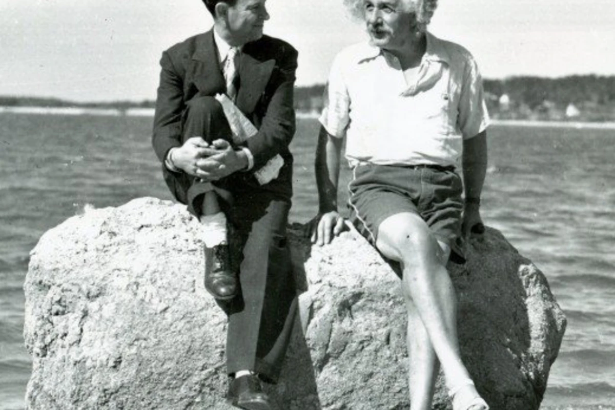 Альберт Эйнштейн на пляже, 1939 г.