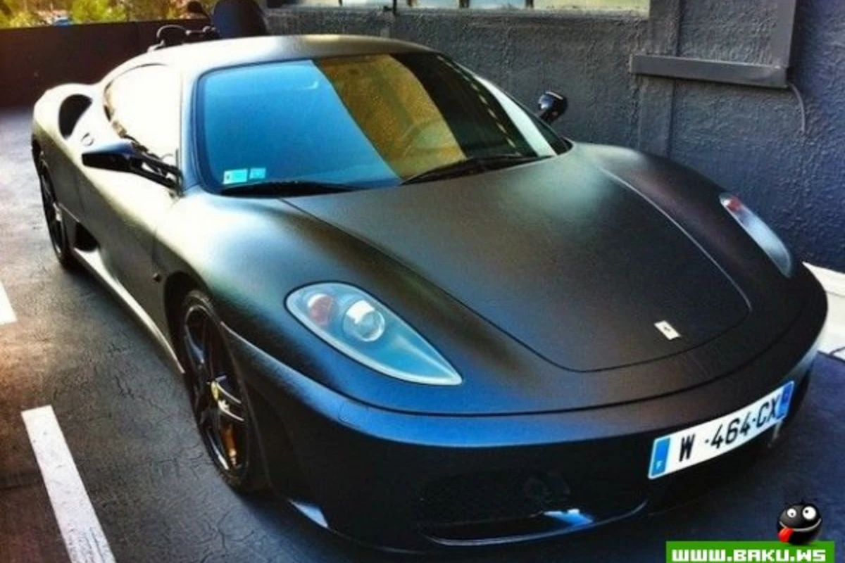 Ferrari F430, обтянутая черной кожей