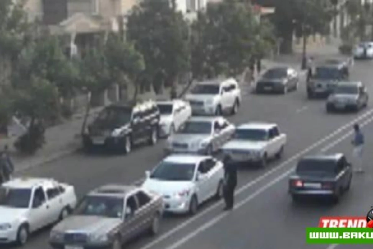 Семерка задавила пешехода в центре Баку [видео]