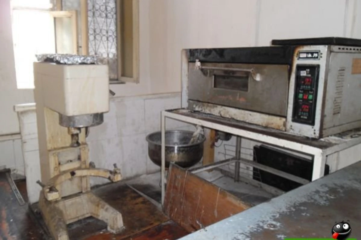 Магазин Ləziz торгует кулинарными изделиями без срока годности