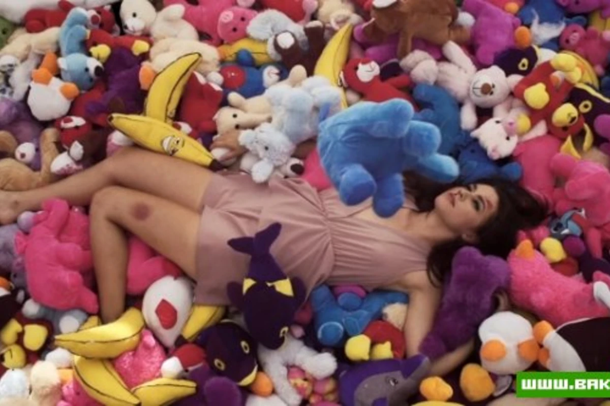 Новый клип Мег Майерс (Meg Myers) на композицию «CURBSTOMP»