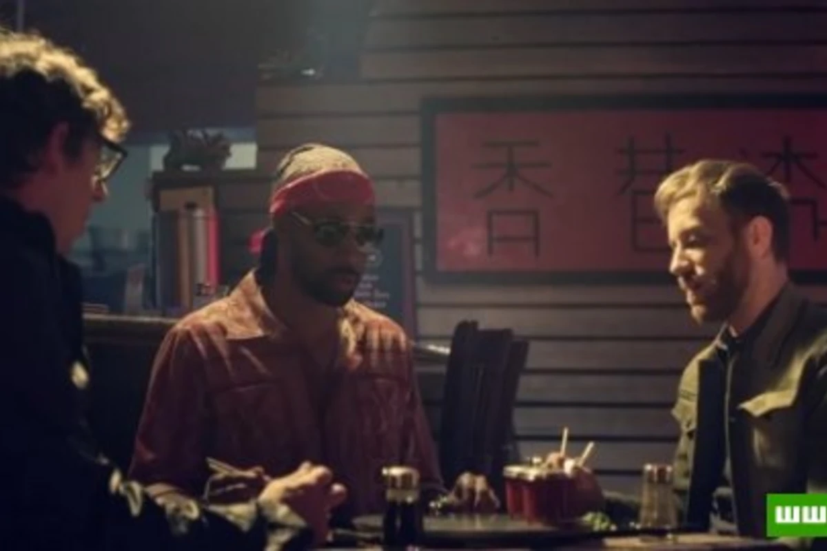 Драка в китайском ресторанчике между RZA и «The Black Keys» в клипе «The Baddest Man Alive»