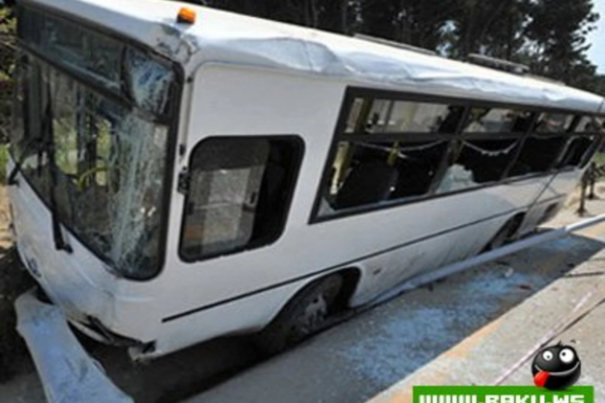 В Баку столкнулись два автобуса, есть пострадавшие