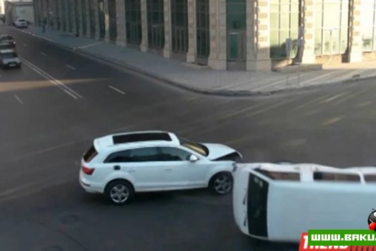 Страшные кадры ДТП в Баку