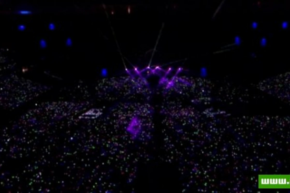 Потрясающее живое видео выступления «Coldplay» с песней «Paradise»