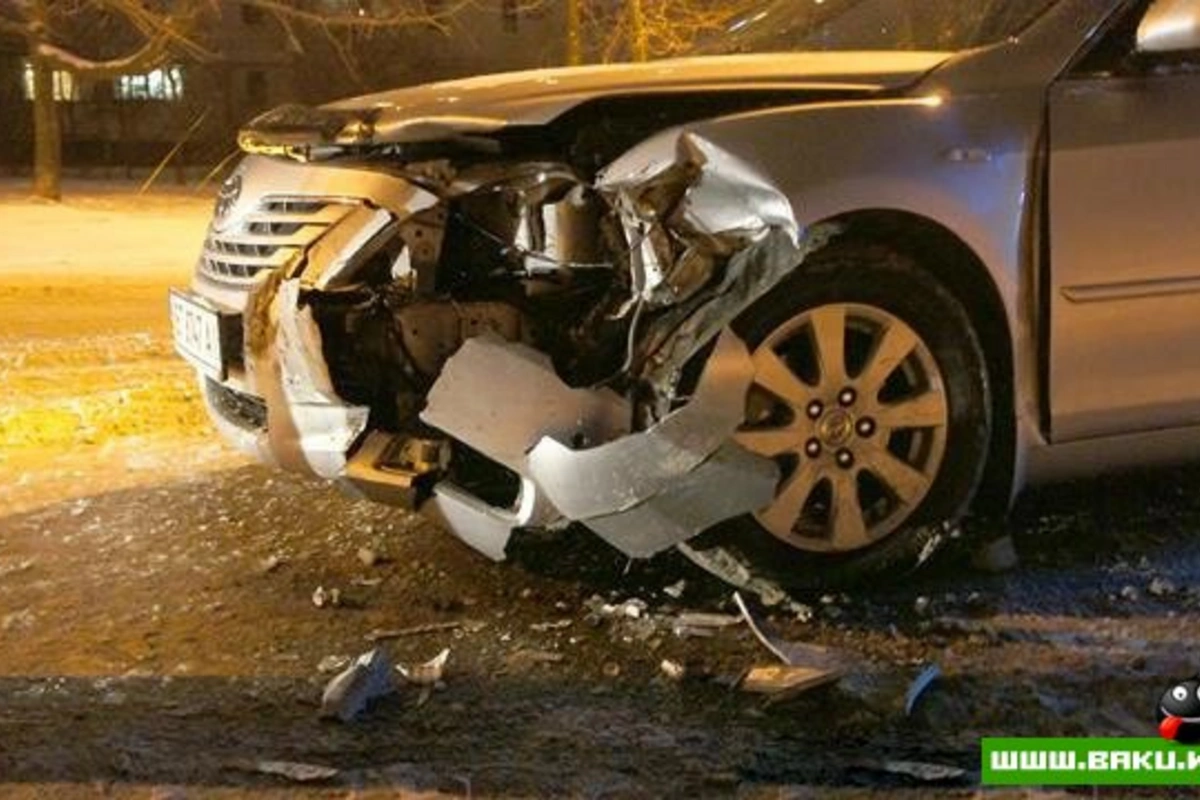 В Баку мойщик машин угнал, а потом и разбил «Toyota» клиента