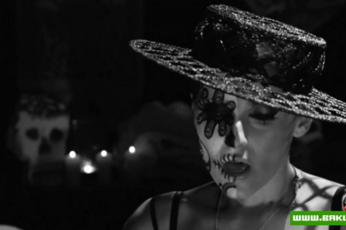 Nelly Furtado - Waiting For The Night