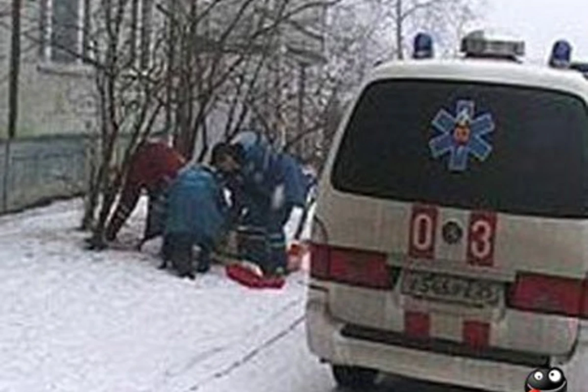 Азербайджанец выбросил свою сестру из окна 9 этажа: она осталась жива