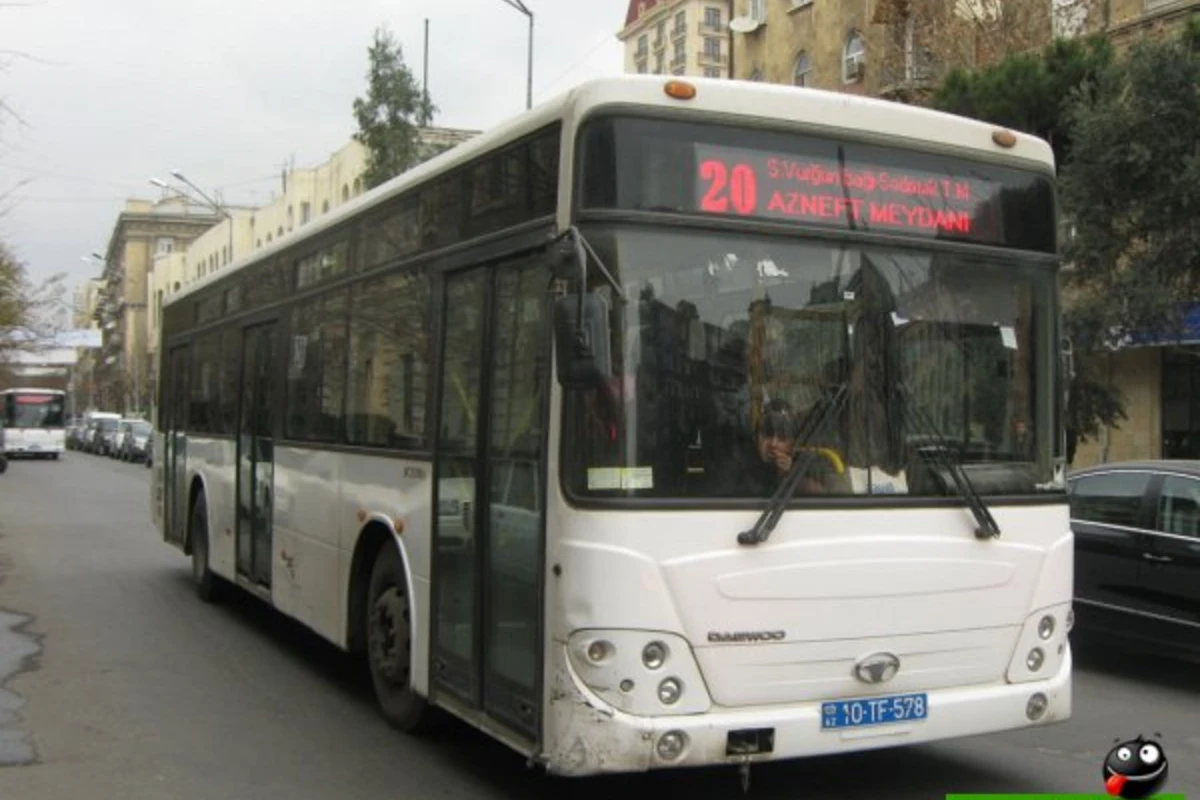 Около 50 автобусов отправлены на штрафную стоянку
