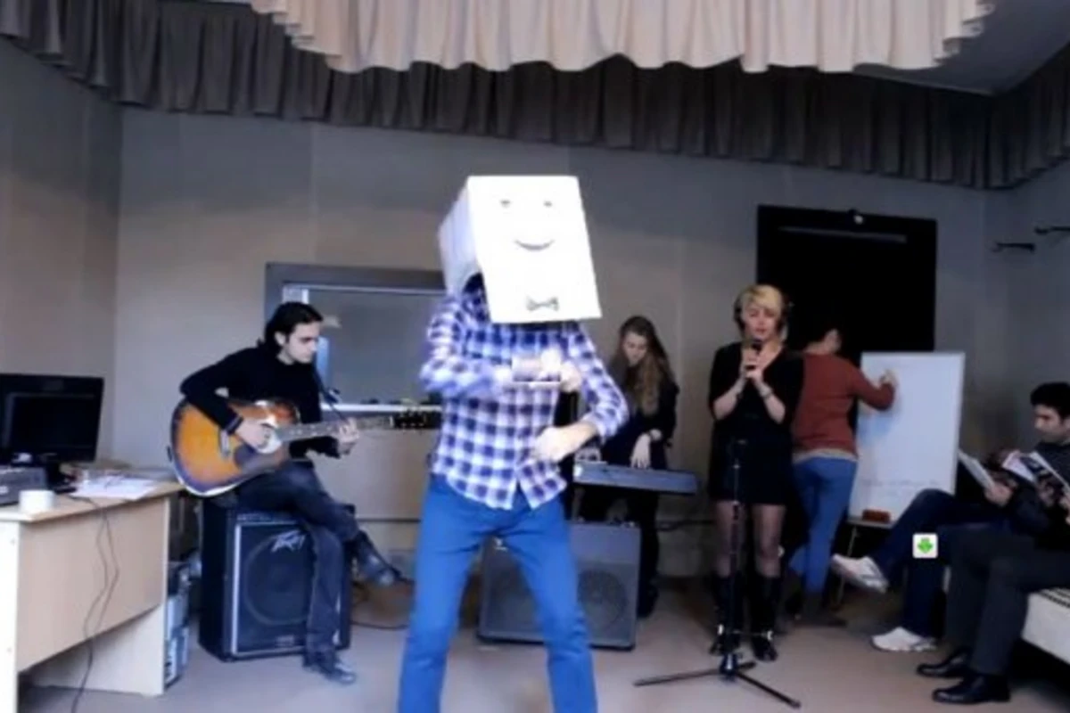 Ведущие радио ANS ÇM сняли шуточный ролик Harlem Shake