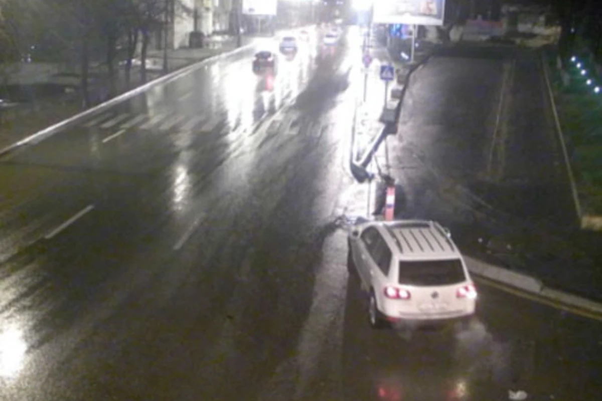 В Баку для женщины-водителя шлагбаум не является преградой - видео