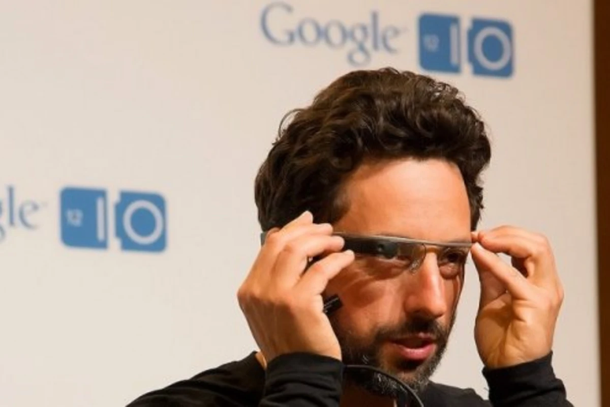 Анонсированы первые программы для очков Google