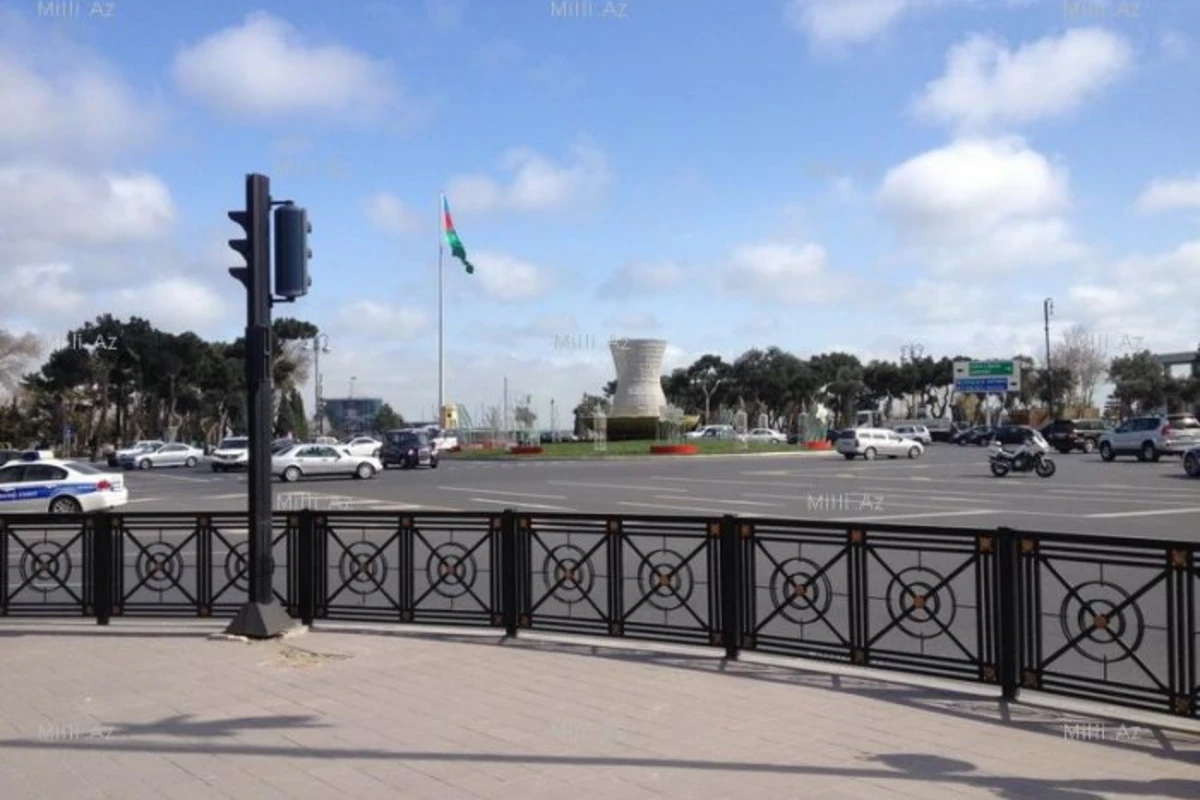 В центре Баку установлен огромный стакан армуду