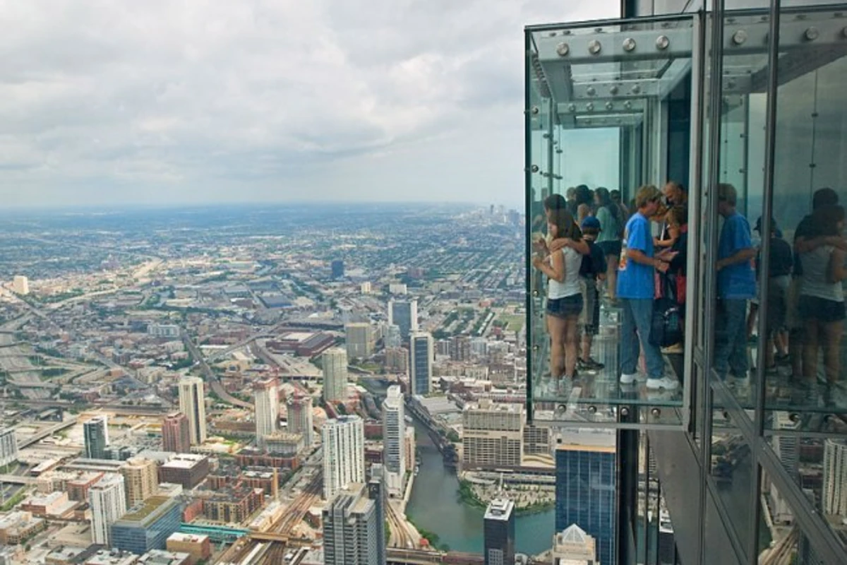 Стеклянный балкон на небоскребе Sears Towerео (видео)