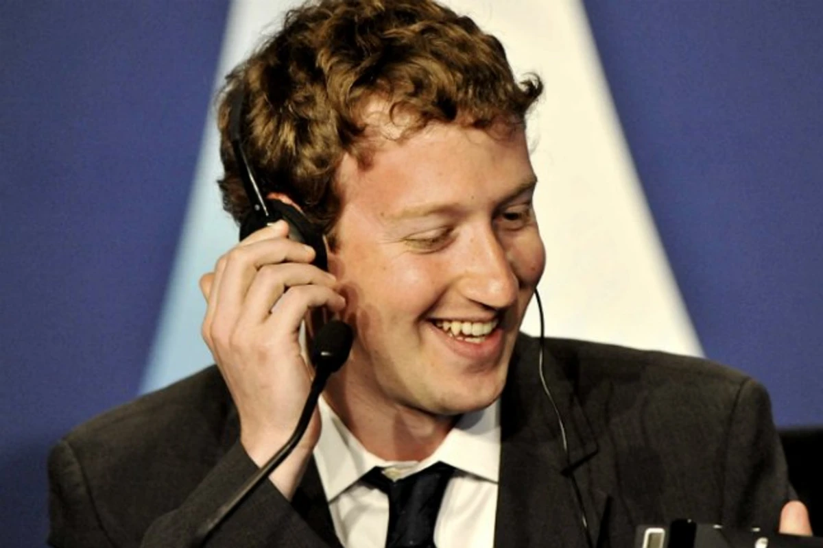 Основатель Facebook уходит в политику