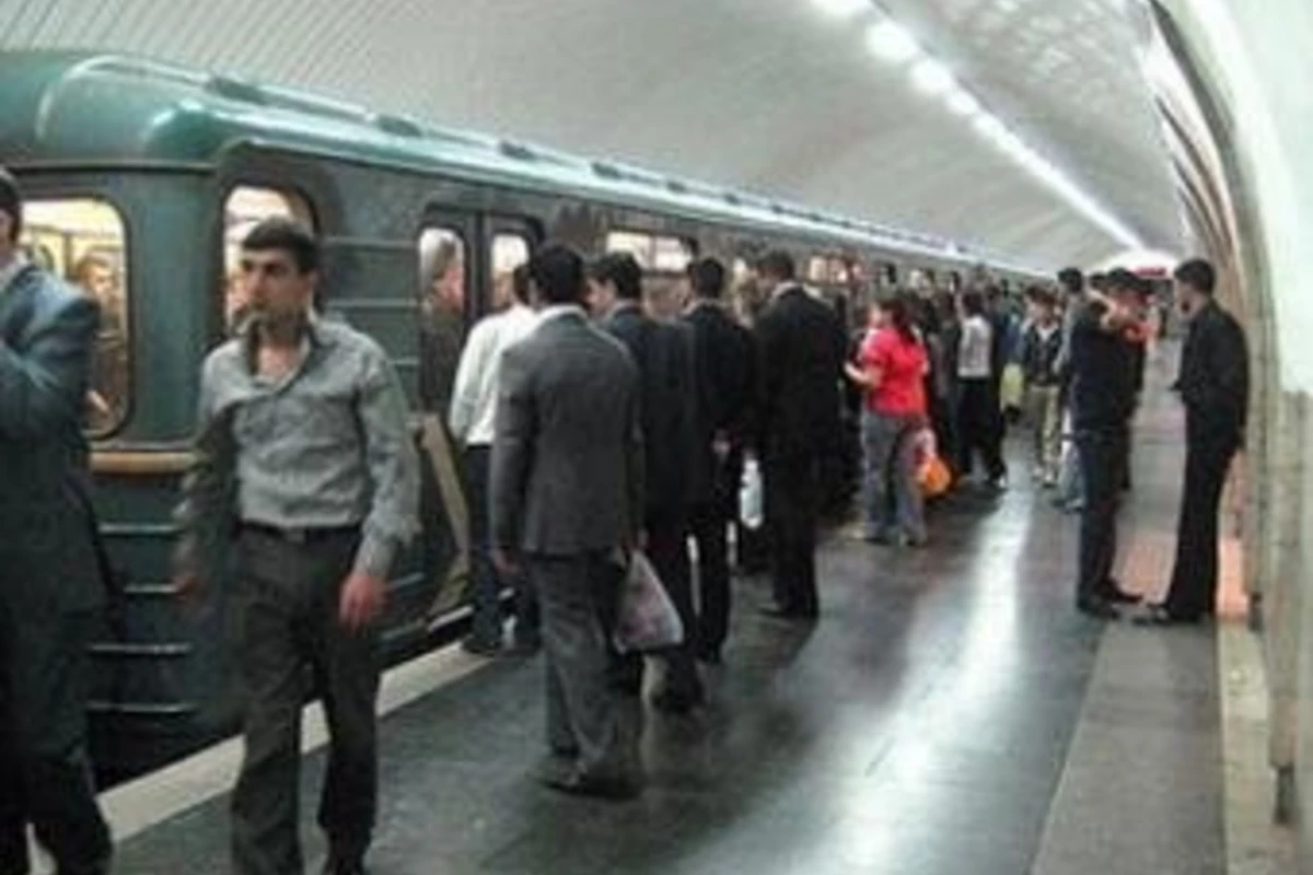 На станции метро «İnşaatçilar» произошло  ЧП