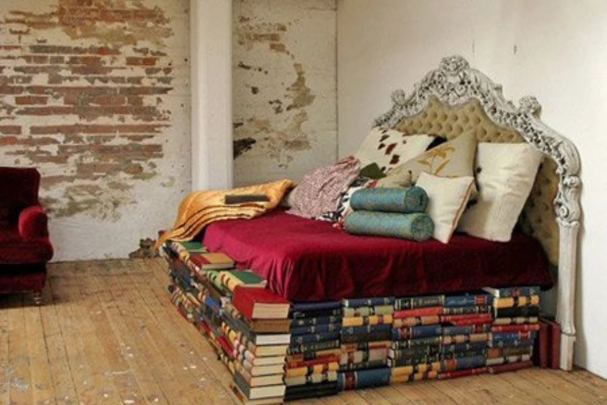 10 Самых креативных предметов мебели на книжную тематику