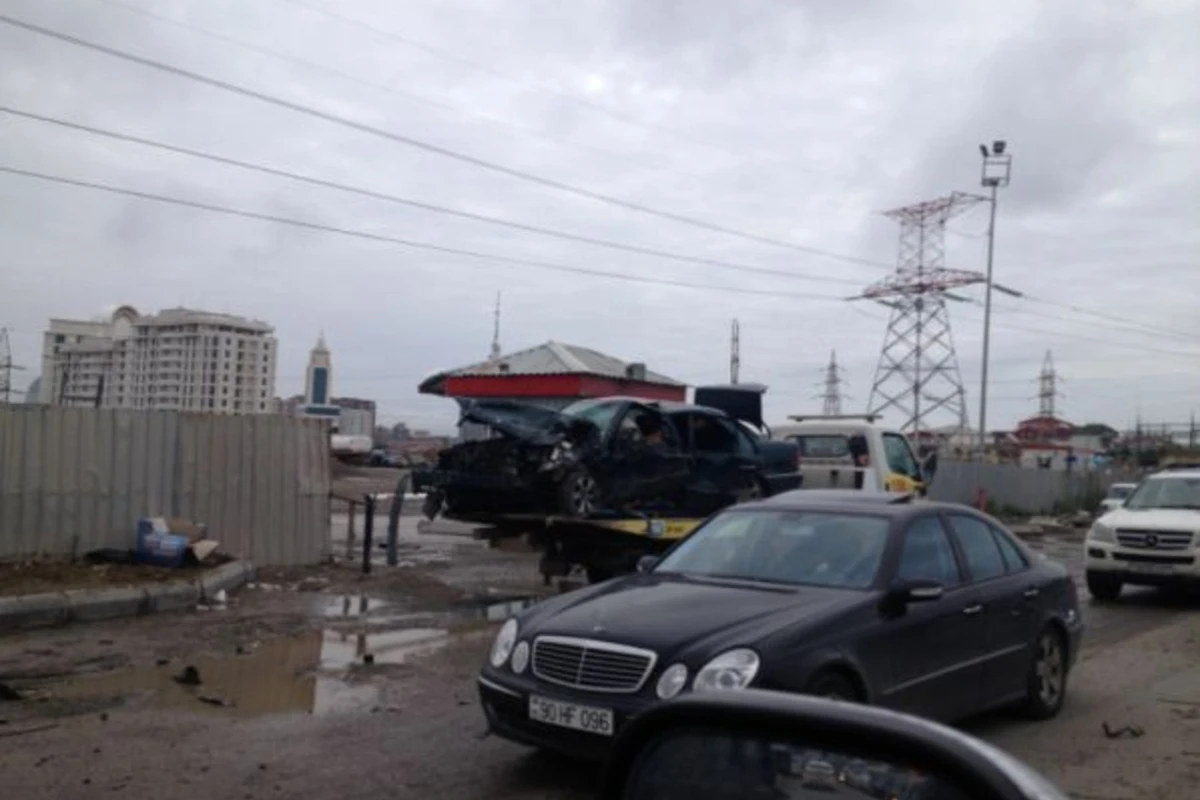 Страшное ДТП в Баку, есть пострадавшие