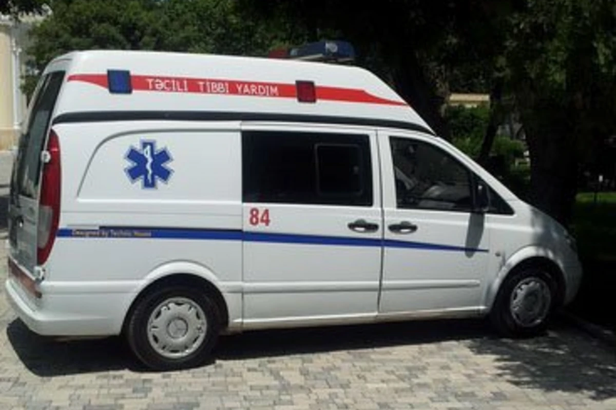 В Баку на дороге в аэропорт произошло тяжелое ДТП