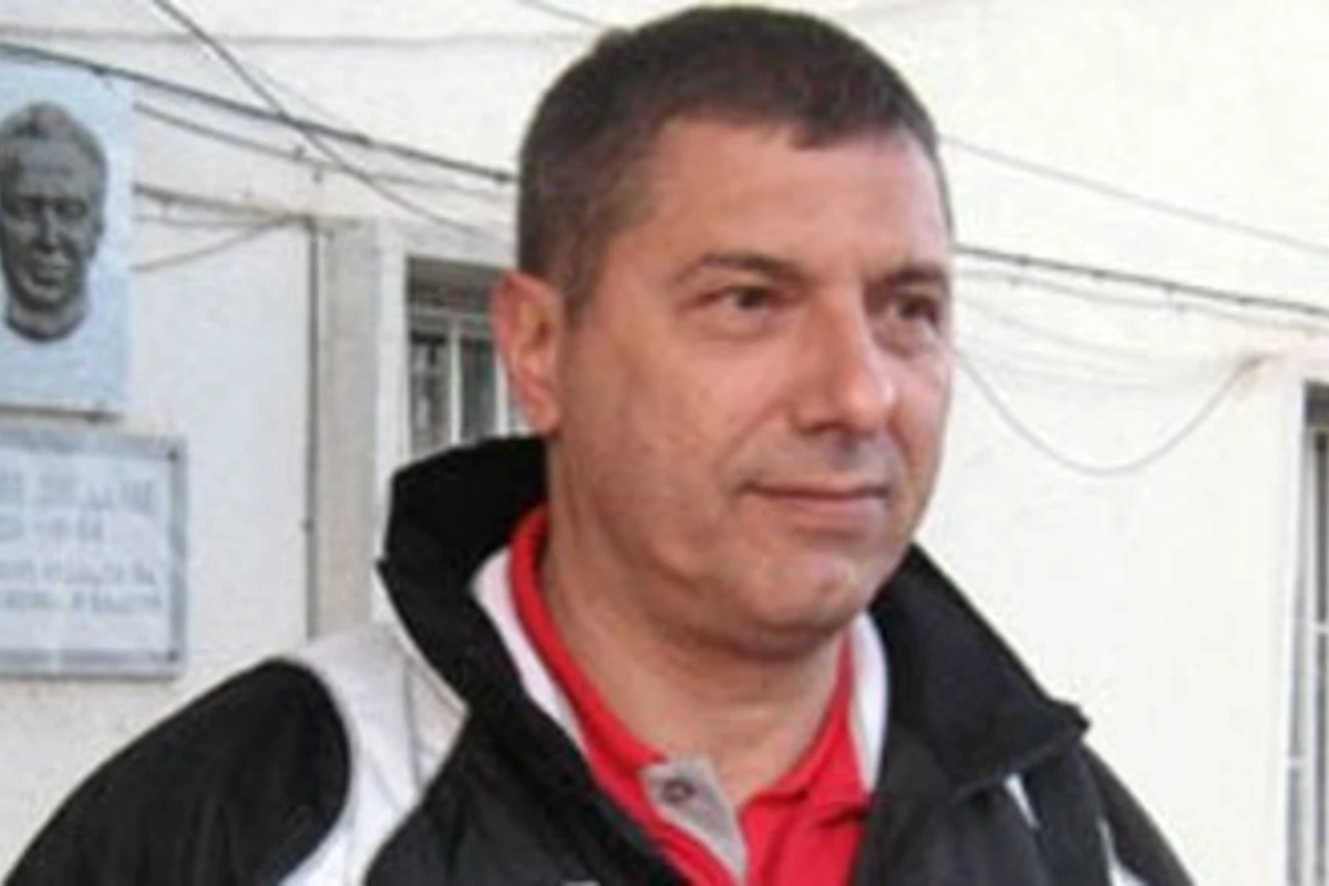 Главный тренер сборной Азербайджана покинул Баку