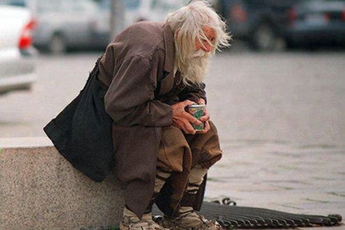 Дедушка Добри- 80 летний нищий