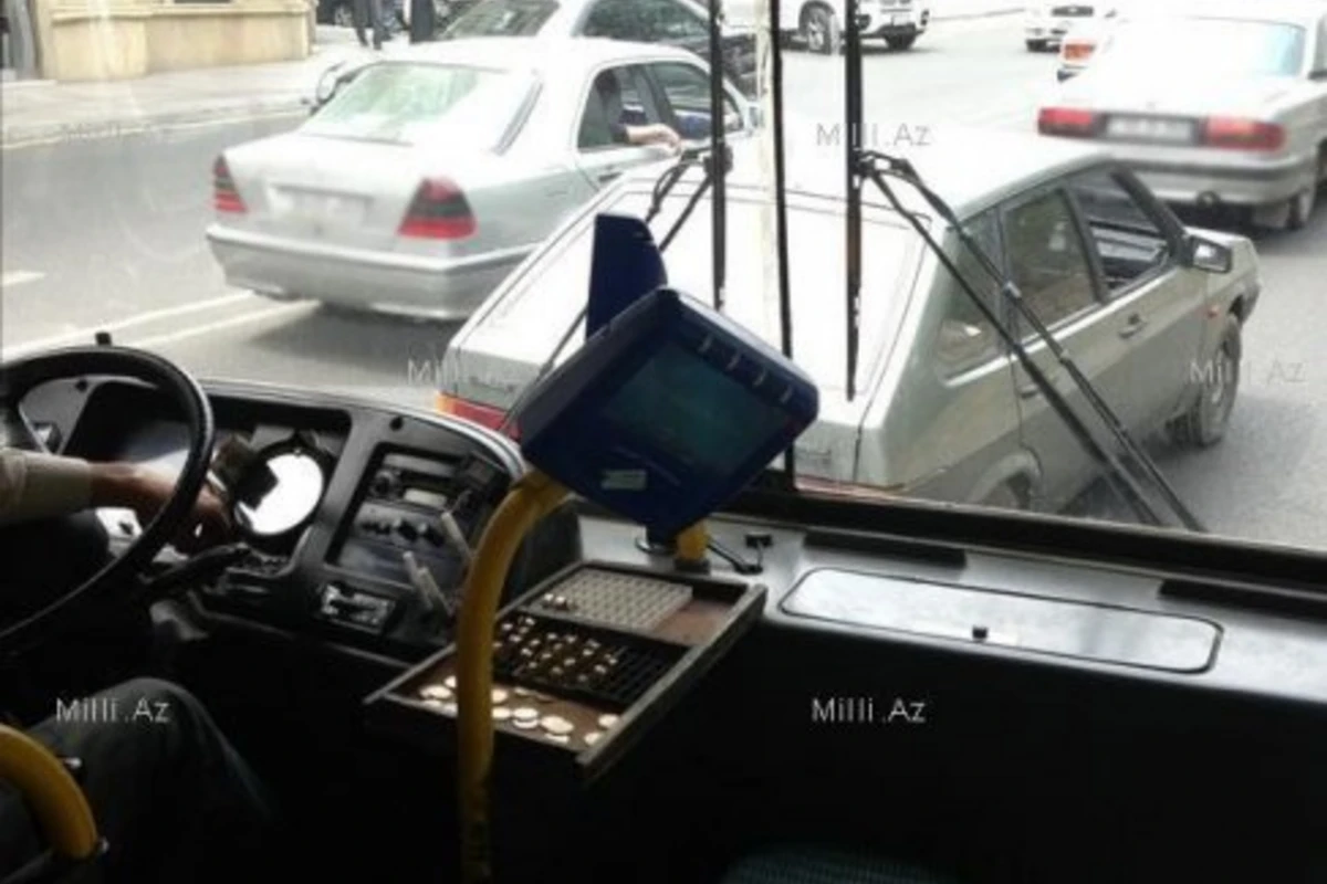 В автобусах устанавливается система карточной оплаты