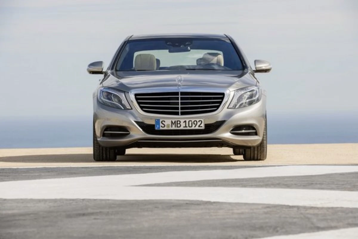 Mercedes провел официальную презентацию нового поколения S-Класса