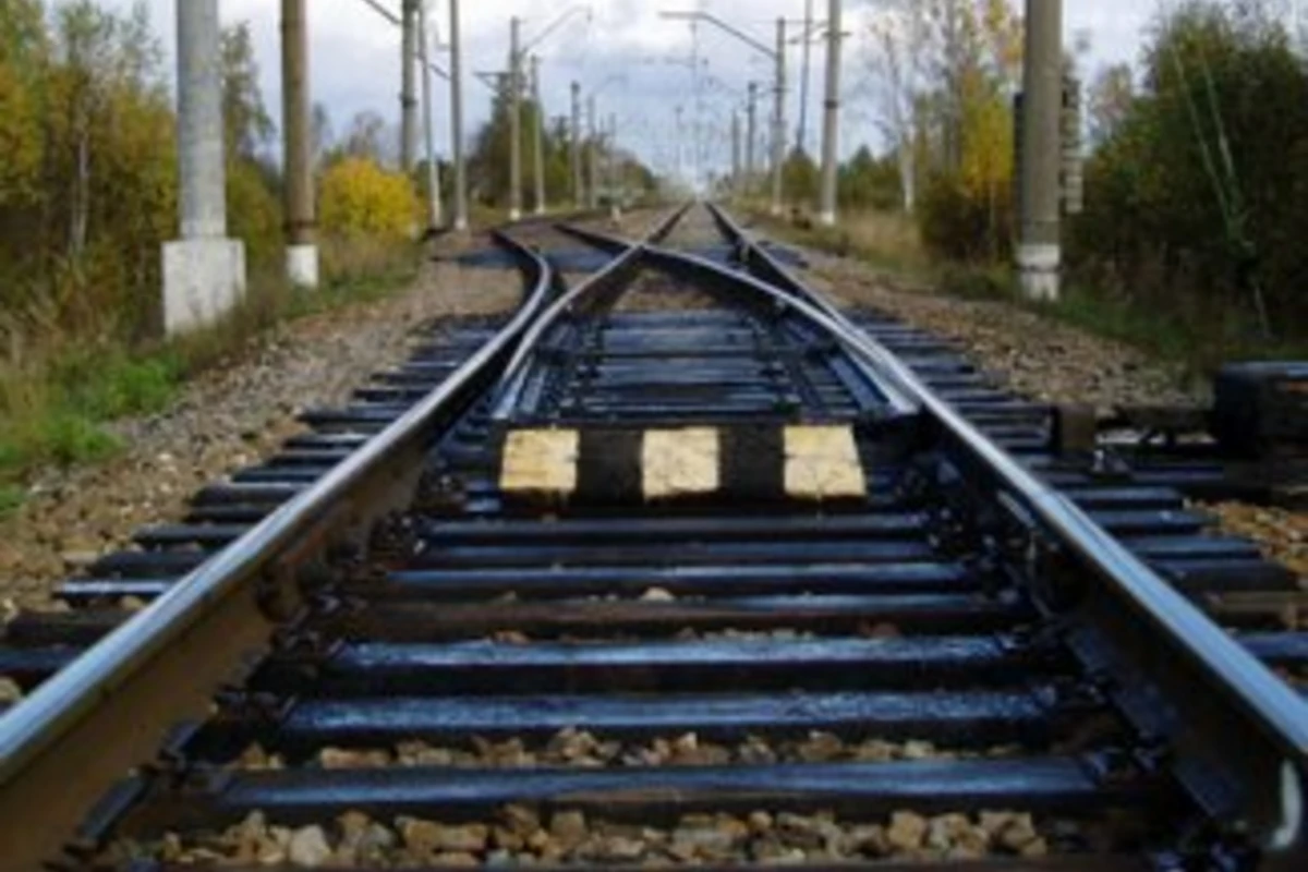 В Баку 21-летнего парня сбил электровоз, потерпевший потерял обе ноги