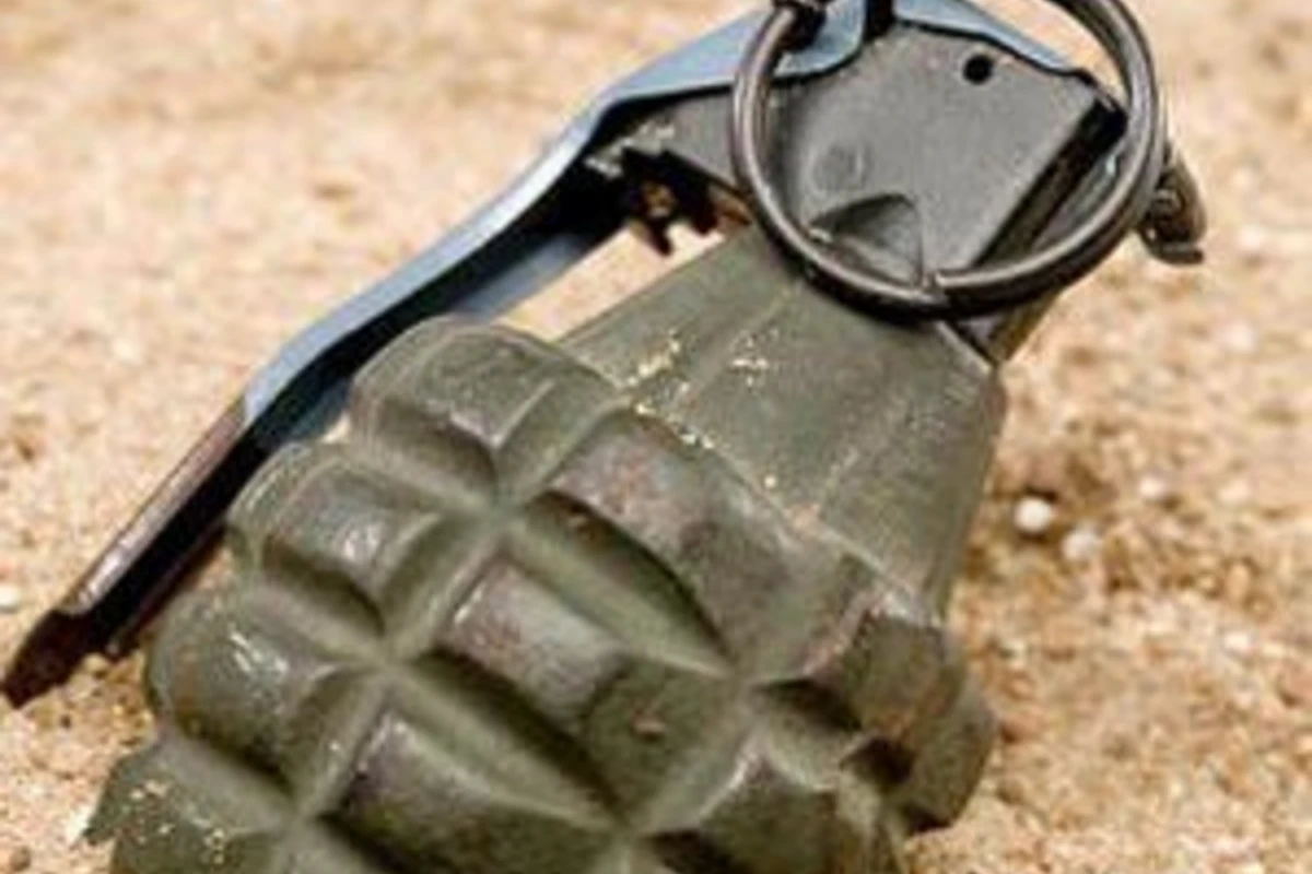 Азербайджанский солдат получил ранение из-за взорвавшейся в руках гранаты