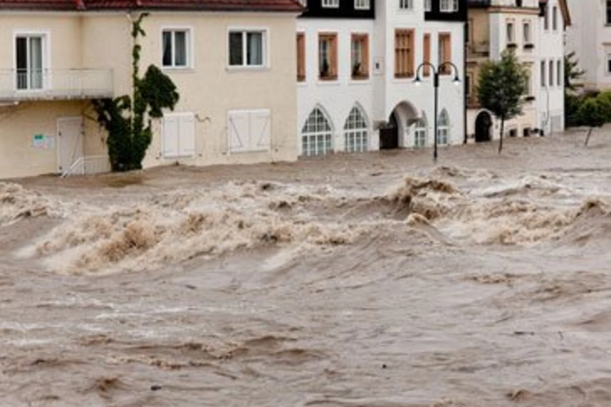 Чехия и Австрия уходят под воду (видео)