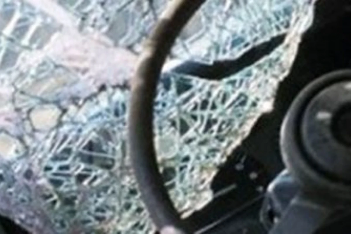 В Баку сотрудники полиции попали в аварию, есть пострадавшие
