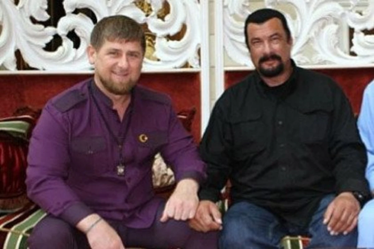 Стивен Сигал научился национальному чеченскому танцу (видео)