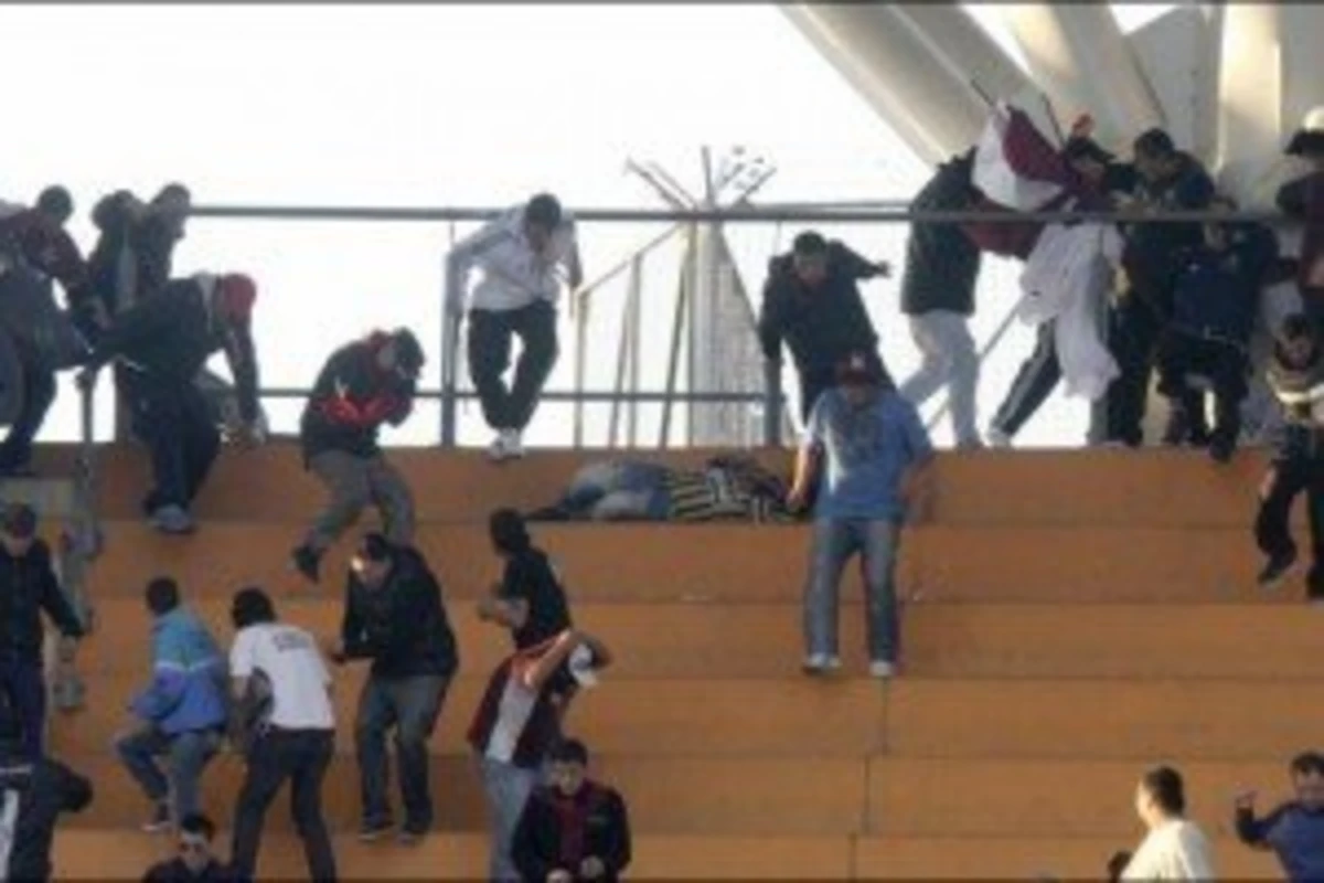 В Интернете появилось видео ужасного убийства футбольного фаната в Аргентине (видео)