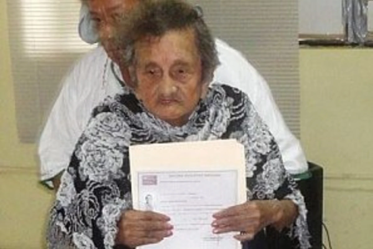100-летняя мексиканка окончила начальную школу