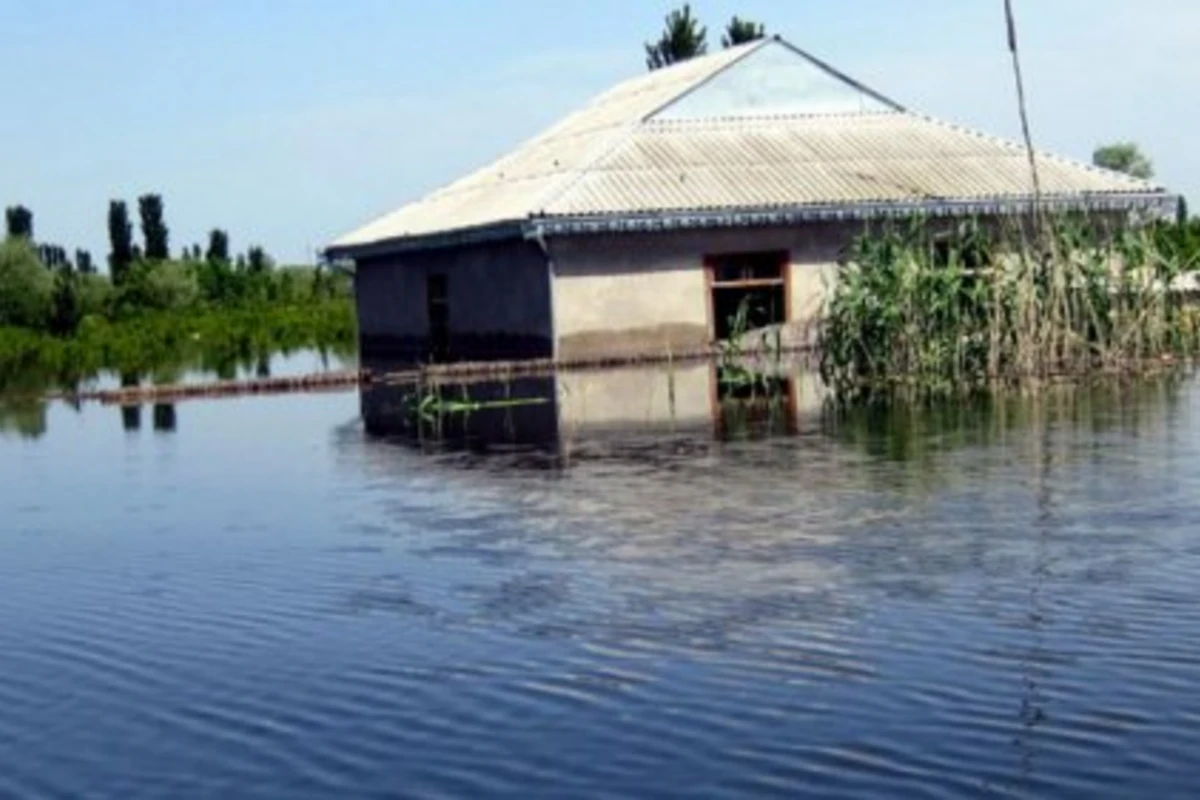 В Мингячевире из-за селей более 100 домов остались под водой