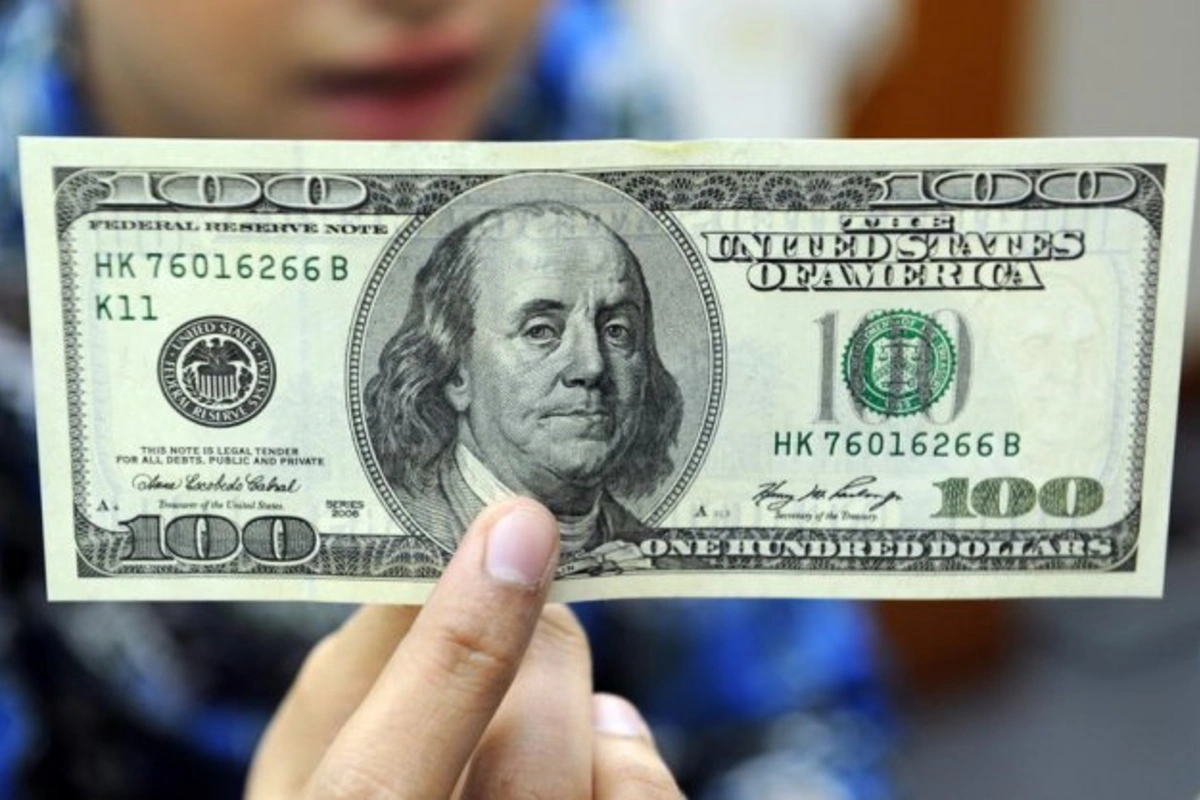 В Мичигане вместо еды на вынос посетителям выдали пакет с почти $4 тыс.