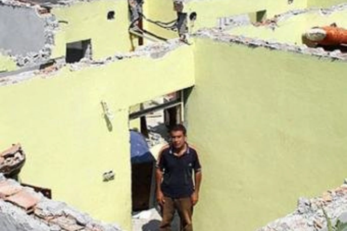 Рассерженная турчанка унесла из дома все, даже окна и крышу