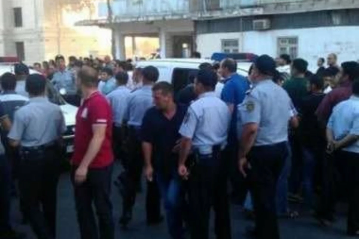 Девушка стала причиной массовой драки в Баку