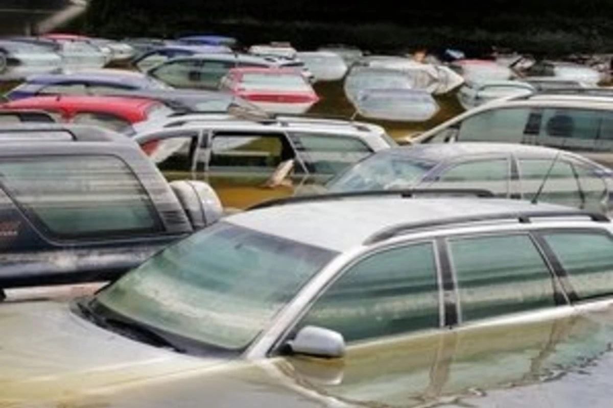 В Баку продают автомобили-«утопленники»