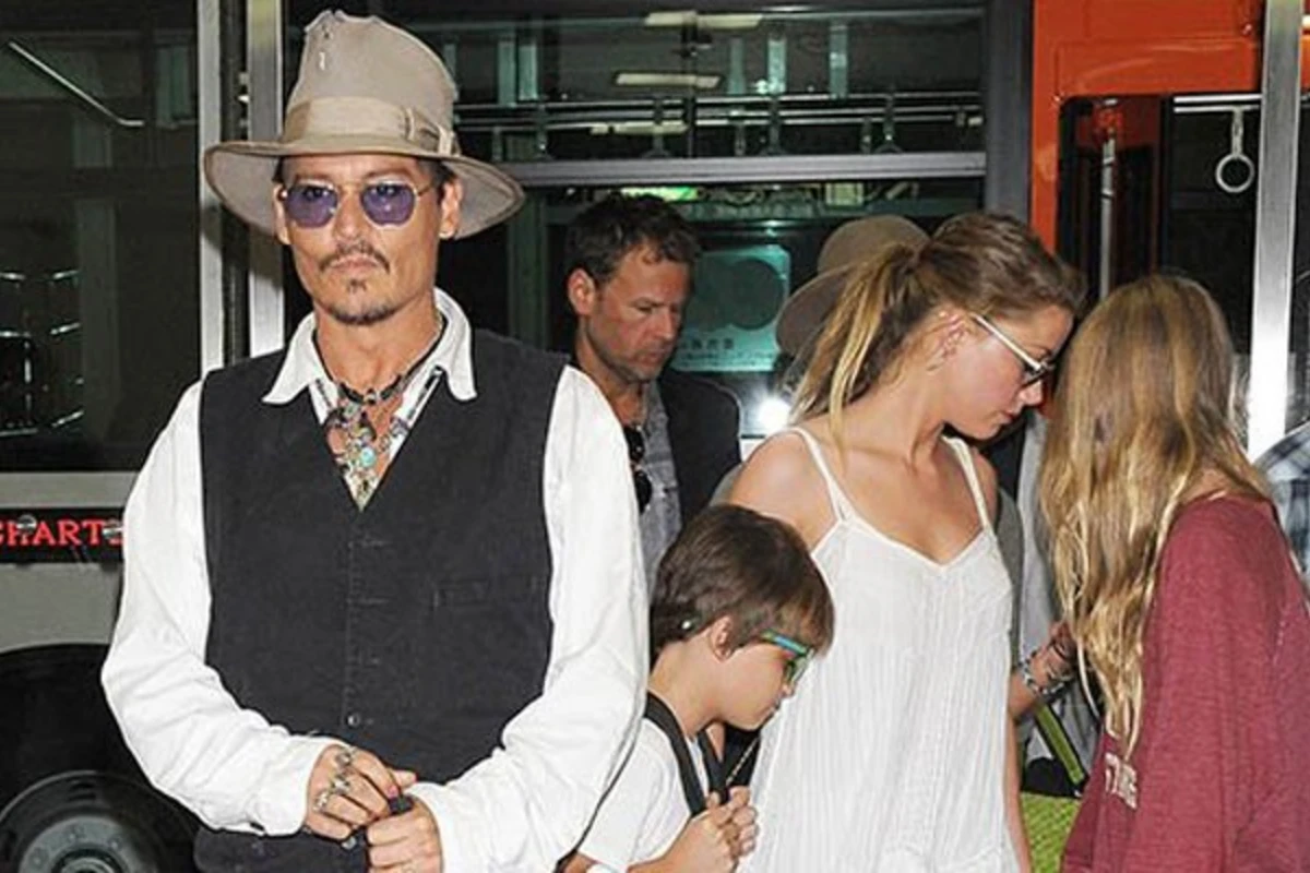 Джонни Депп с детьми и Эмбер Херд в Токио