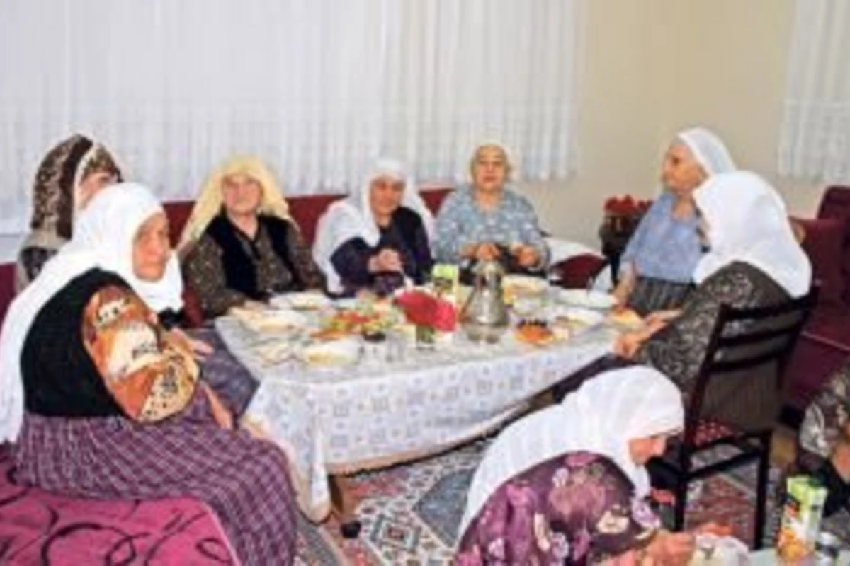 80-летние подруги детства спустя десятилетия встретились на ифтаре