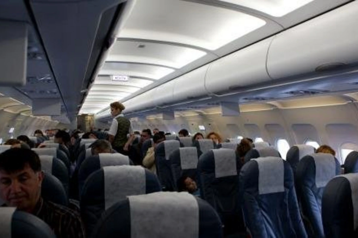 Стюардессе AZAL плеснули кислотой в лицо