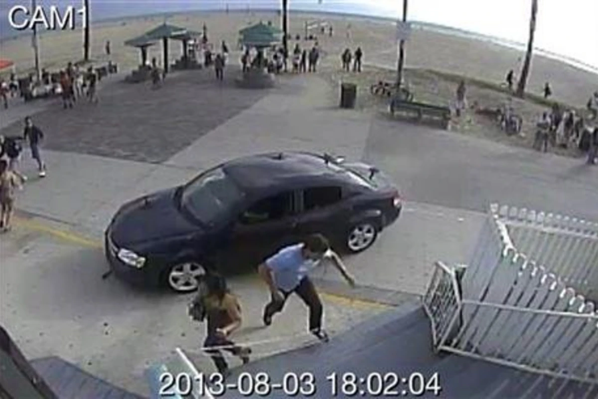 В США автомобилист намеренно сбил 12 человек